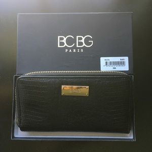 BCBG Black Croc Embossed Zip Wallet Large